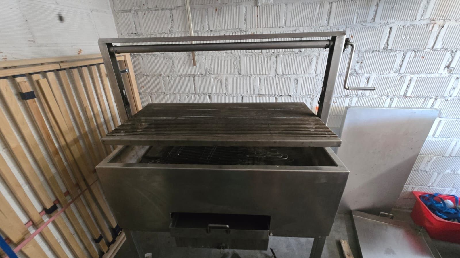 Griglie: grille profissional – Usato da Neuchâtel venduto da Ztzyztzg 4