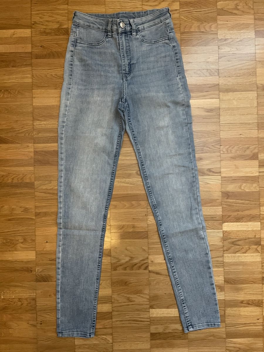 Pantaloni: Pantalon slim taille haute – Nuovo (secondo la descrizione) da Pont-de-la-Morge (Sion) venduto da hel_bh28