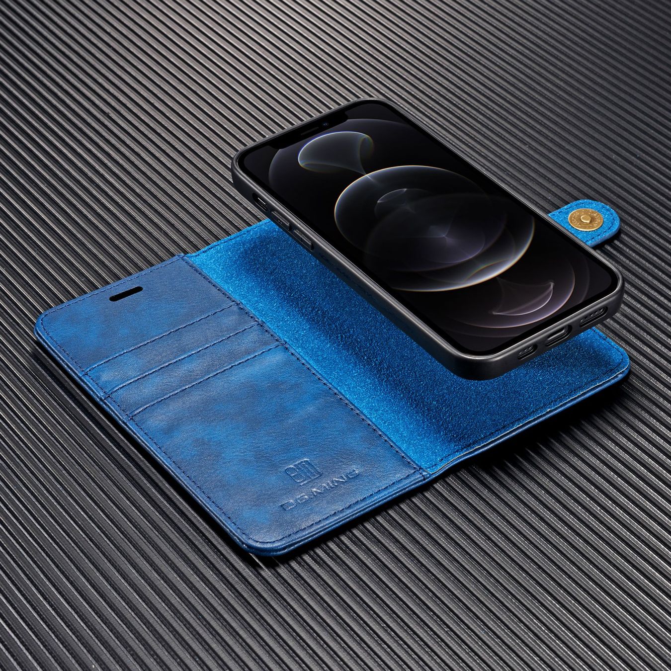 Cover & Protezioni schermo: iPhone 14 Pro max - coque en daim portecarte détachable – Nuovo e nell'imballaggio originale da Morges venduto da DigiAC