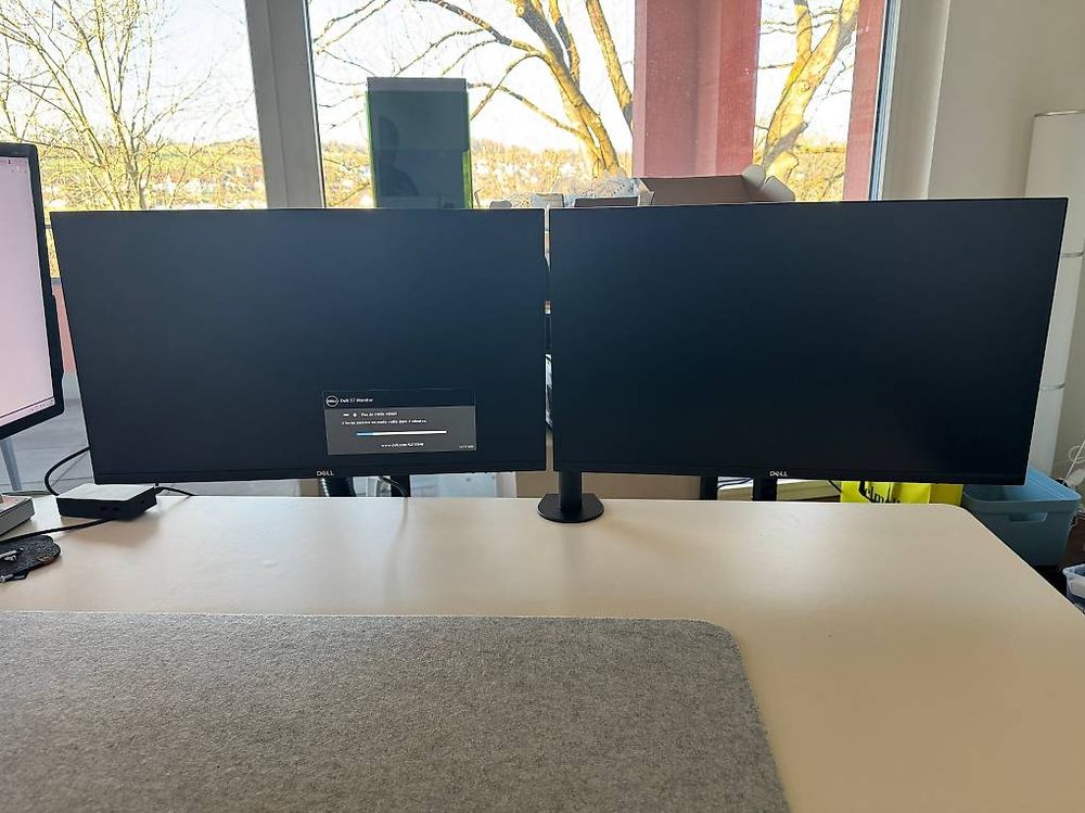 Dell Ecrans: 2x 27" Bildschirm von DELL mit Bildschirmhalterung, wie neu – D'occasion à Mellingen par inxide
