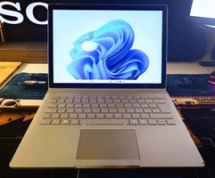 Microsoft Surface Book | i5 | 8GB | 256GB SSD | Win 11 Pro 