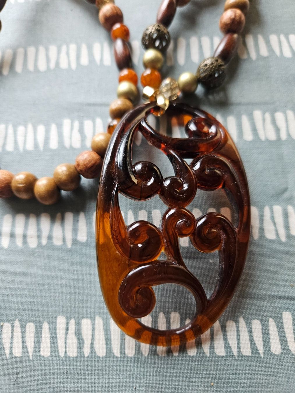 Ketten: Collier bobo pendentif en bakelite imitation corne – Neu und originalverpackt aus Thônex von lacomtessedesfees 3