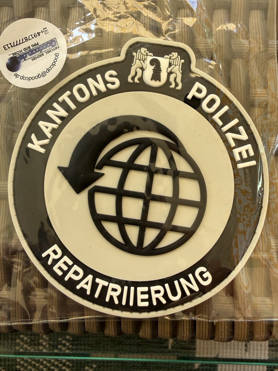 Placchette & Badge: Kantonspolizei Basel Stadt Rubber – Nuovo e nell'imballaggio originale da Sisseln AG venduto da Daeha1