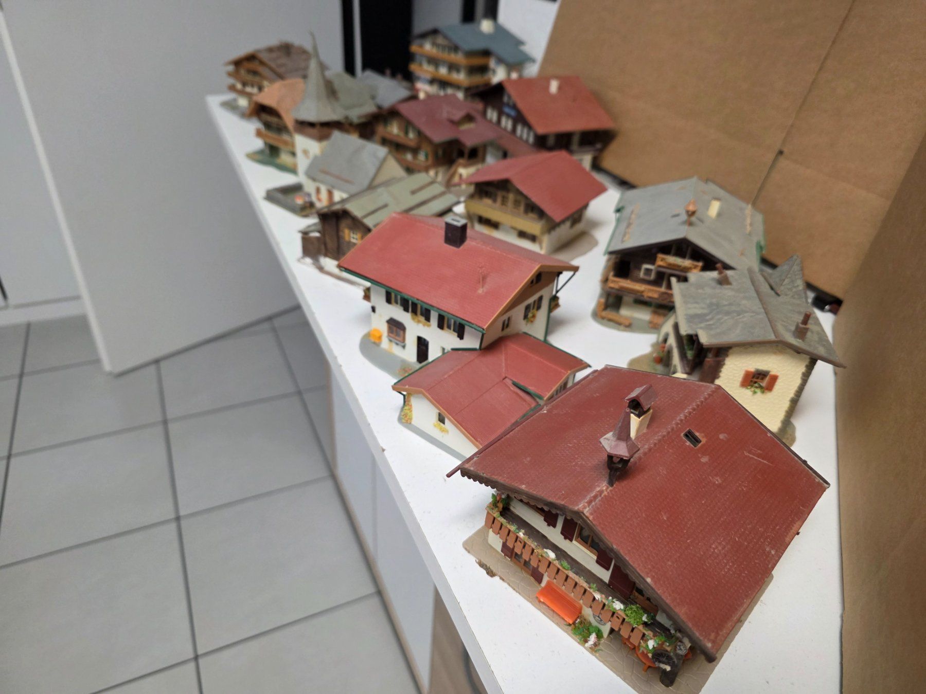 Modelleisenbahnen: Décorations HO 13 maison dès 1.-fr – Gebraucht aus bassecourt von Paolo101 1