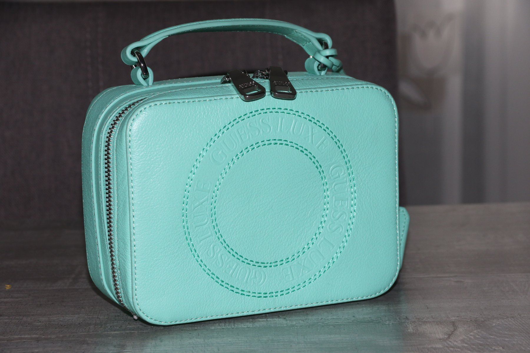 Guess Borse da donna: Neue hübsche GUESS Tasche – Nuovo e nell'imballaggio originale da Oberwil-Lieli venduto da Svetlana28 1
