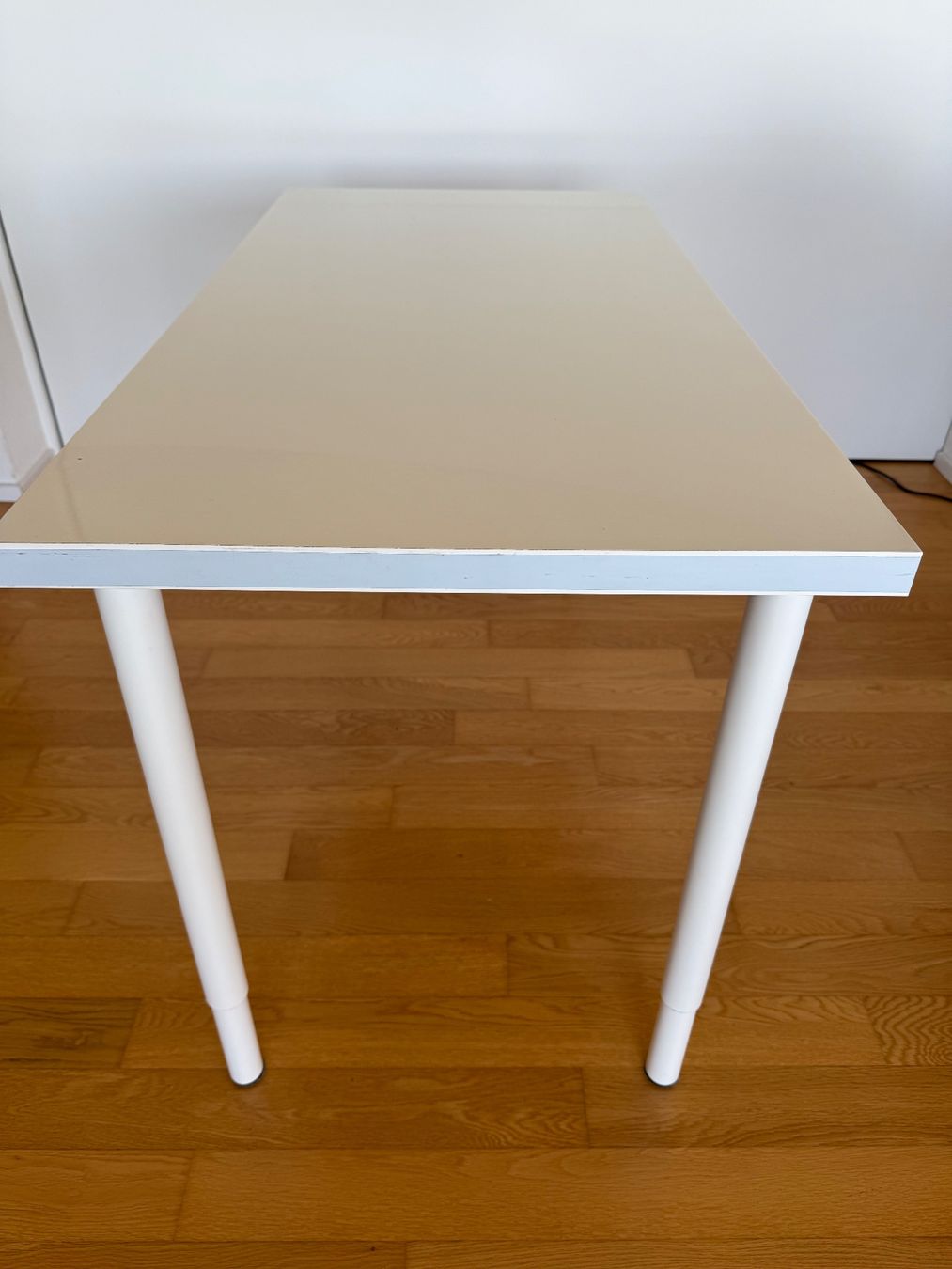Ikea Scrivanie: Weisses Pult manuell höhenverstellbar – Usato da Gisikon venduto da Leandro2006