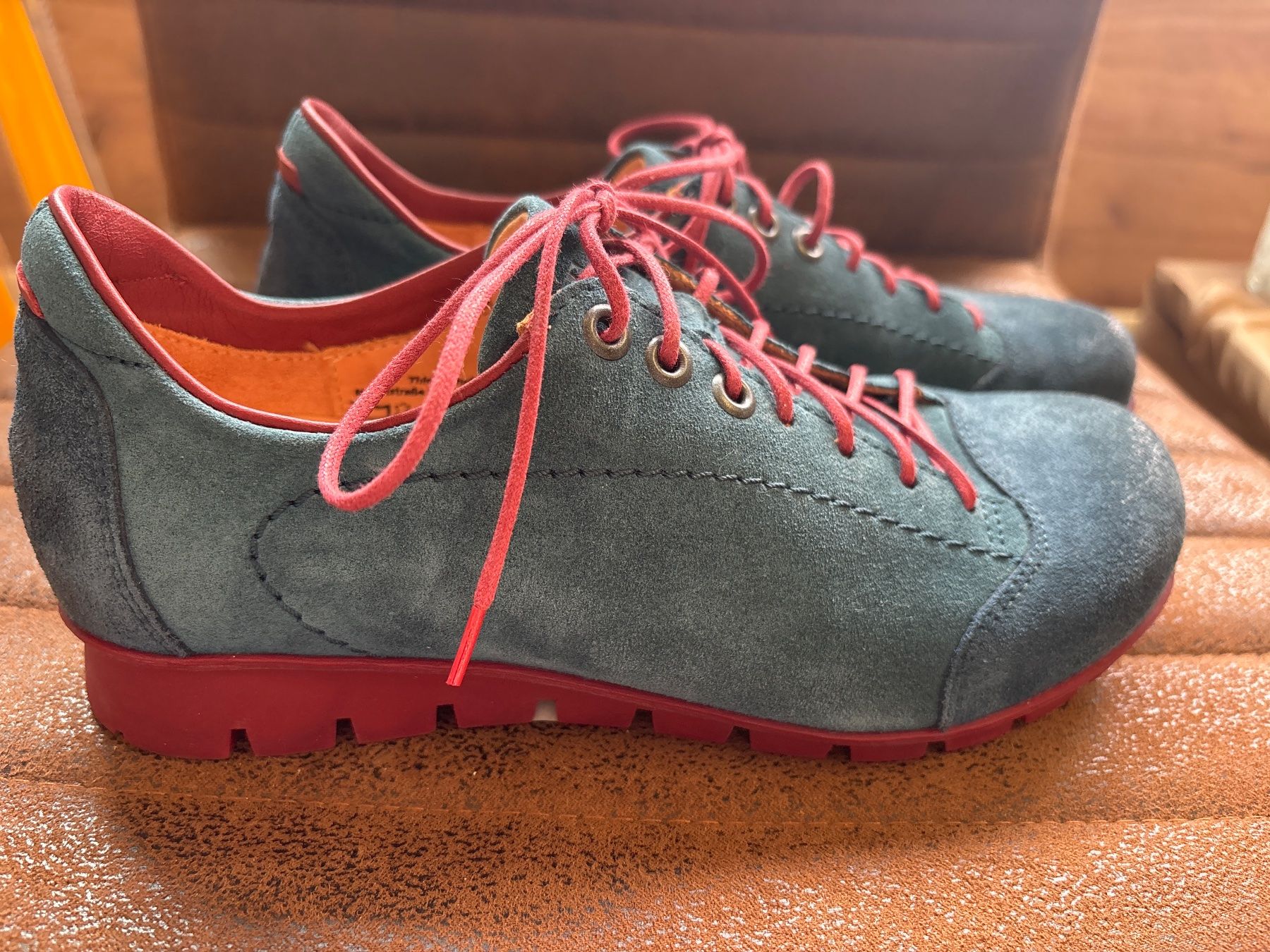 Think Scarpe da donna: THINK! Leder Sneaker / NEU / Gr. 36 / GRATIS VERSAND – Usato da Schmerikon venduto da Lori_lolita