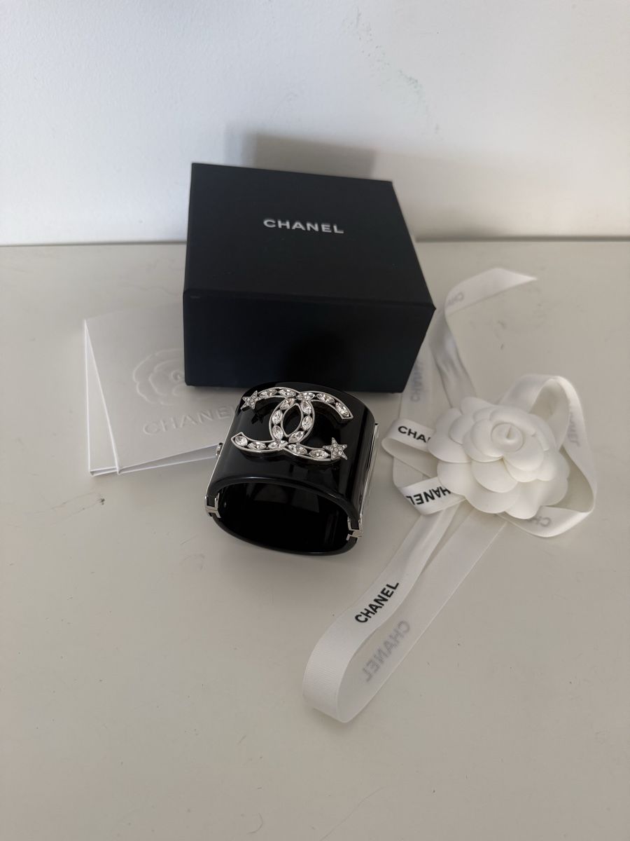 Chanel Bracciali & Braccialetti: Original Chanel Cc Armreif fullset mit Rg – Usato da Wallisellen venduto da Aboutfashion