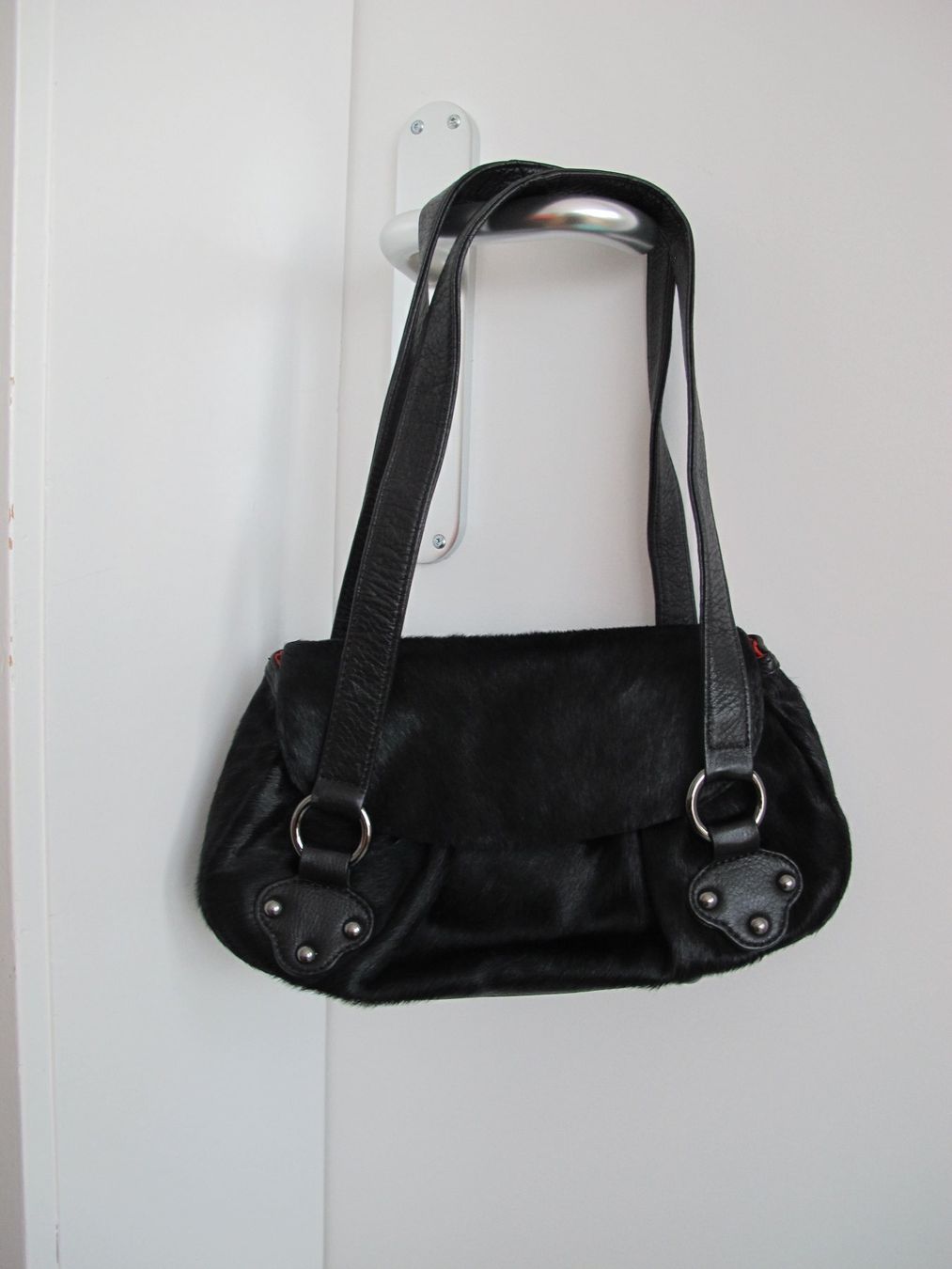 Christian Lacroix Borse da donna: Schwarze Fell Handtasche Christian Lacroixe – Usato da St. Gallen venduto da Flint75
