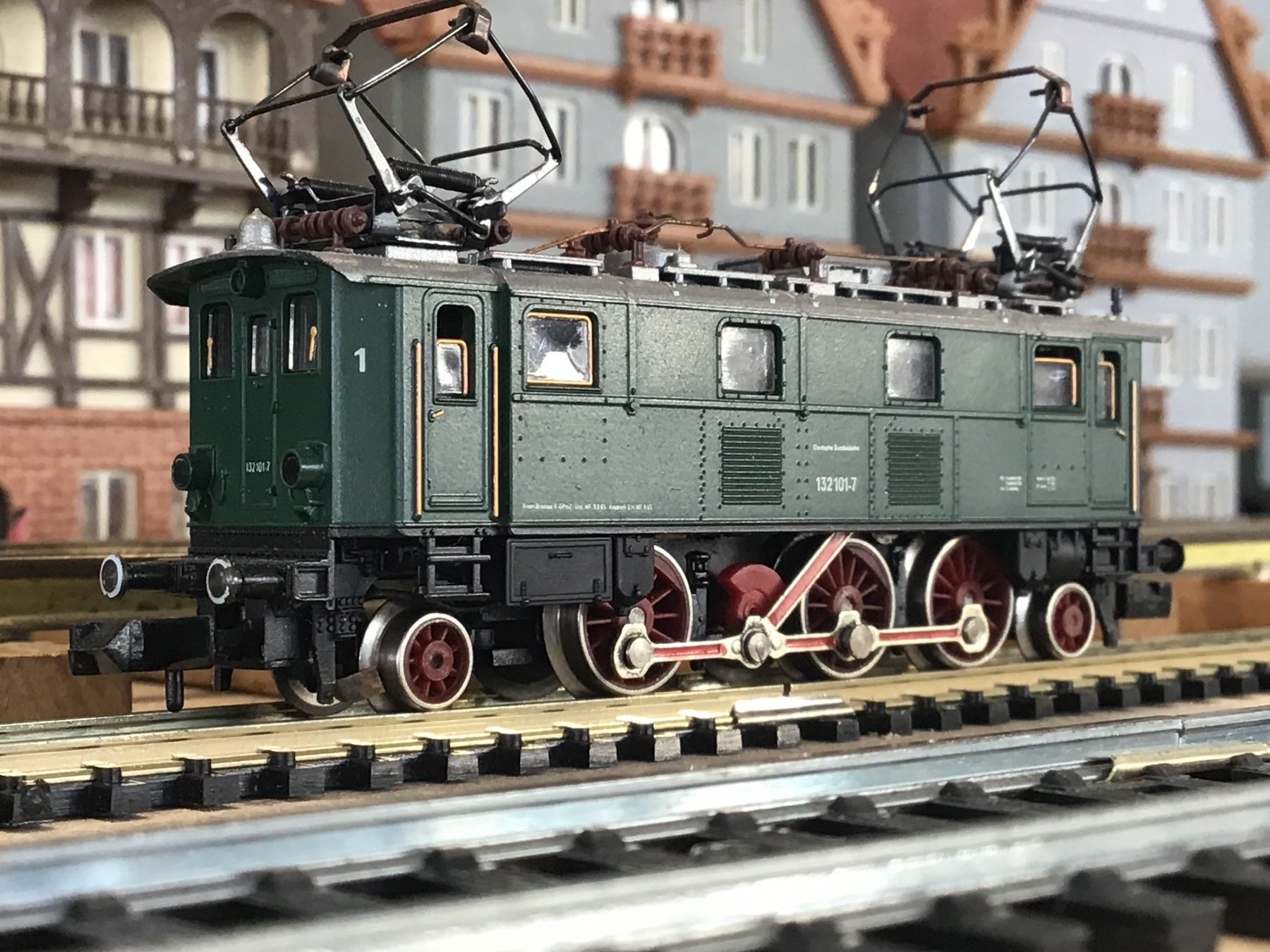 Fleischmann Modellini di ferrovie: E-Lok BR 132, FLEISCHMANN SPUR N – Usato da Männedorf venduto da Modell-Spezialisten 2