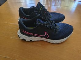 Nike Laufschuhe Modell Renew, Gr. 40, gebrauchterZustand