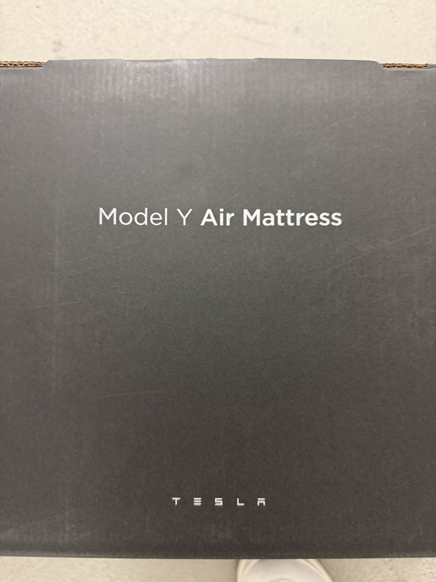 Tesla Tappeti & Tappetini: Tesla Model Y Air Mattress – Nuovo e nell'imballaggio originale da Neuenegg venduto da b2bsale 1