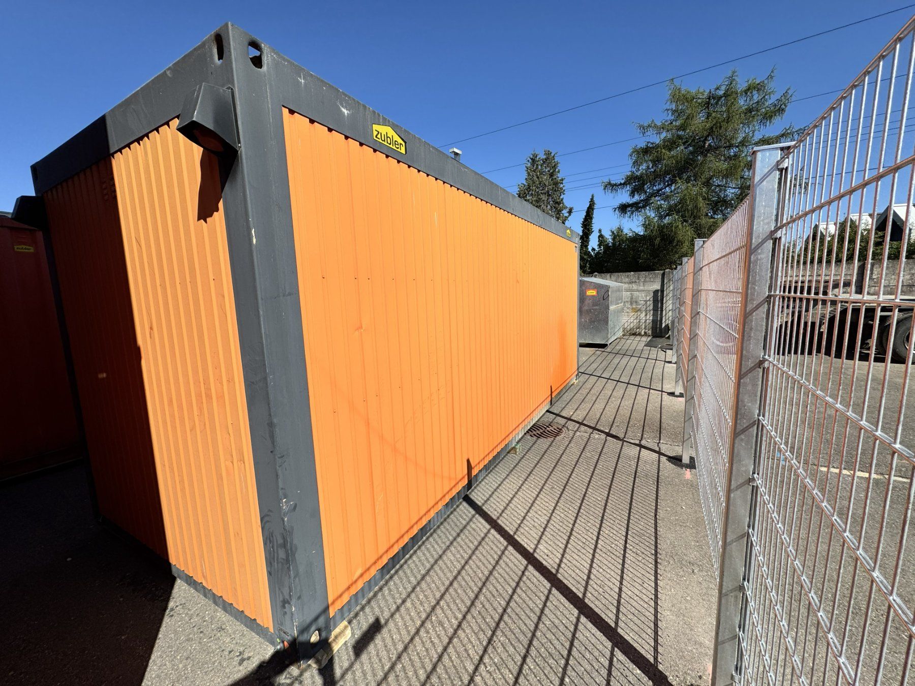 Baucontainer: Polierbaracke gross inkl. Inhalt – Gebraucht aus Hunzenschwil von Zubler_AG_5502 2