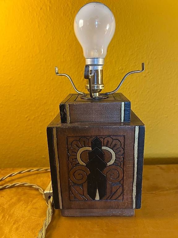 Lampade: Lampe Art Deco en bois – Usato da Neuchâtel venduto da alexandrigor 1