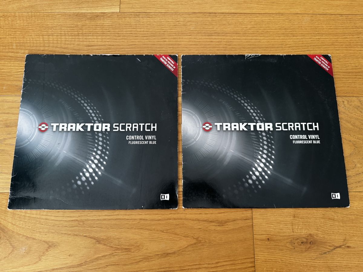 Dischi in vinile: 2x NI - Traktor Scratch Control Vinyl Fluorescent Blue – Usato da Zürich venduto da 1cut2