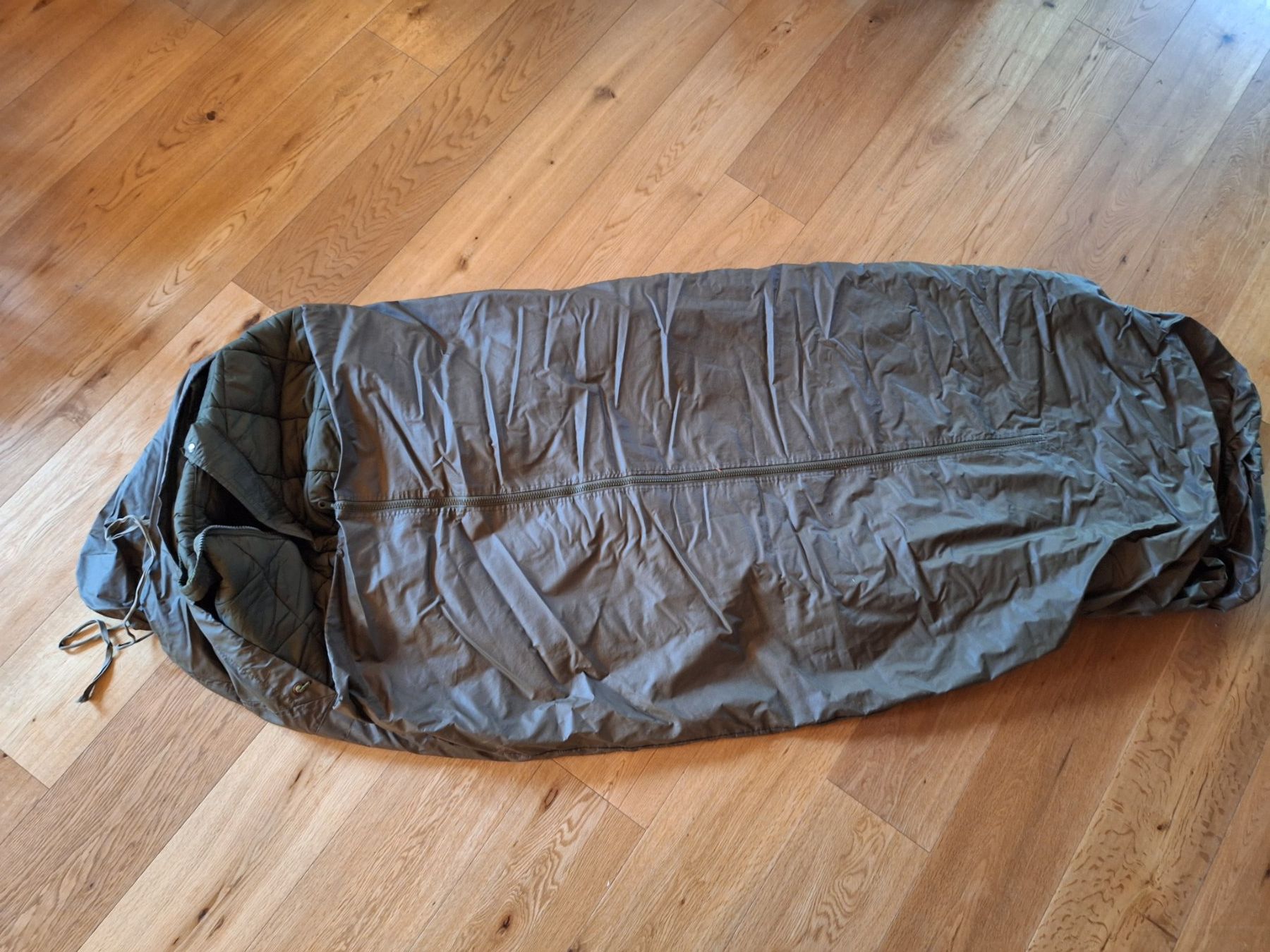 Schweizer Armee Sacchi a pelo: Schweizer Armee Schlafsack mit Aussenhülle – Usato da Steinen venduto da Cornel85