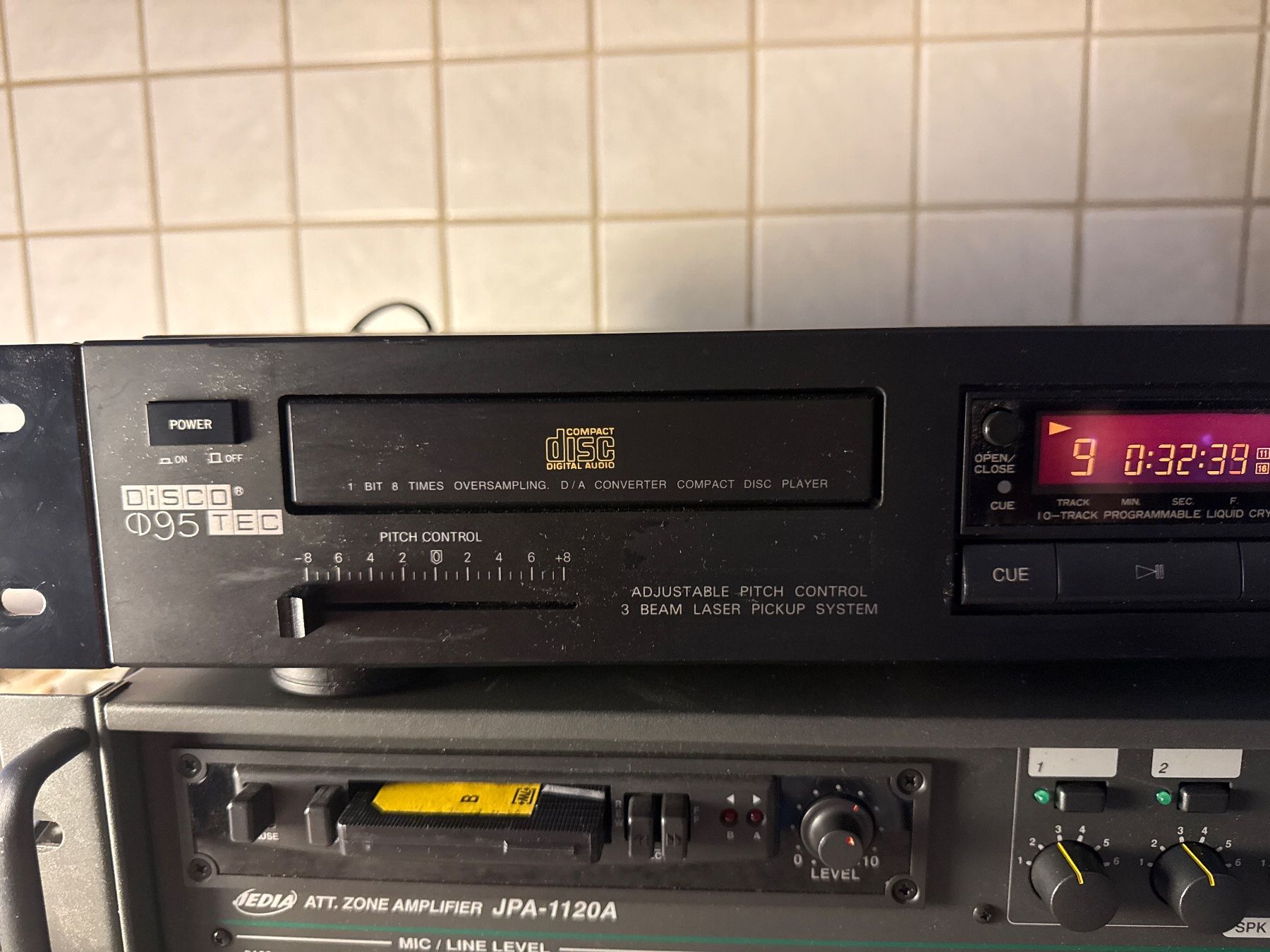 Multimediaplayer & Streamer: Lecteur Vintage professionnel DiscoTec CD 95 – Gebraucht aus St imier von sav_bjf9