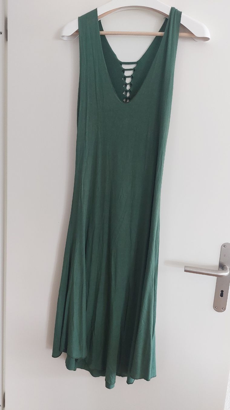 Kleider: schmeichelhaftes Sommerkleid – Neu (gemäss Beschreibung) aus Basel von Sil_Yes