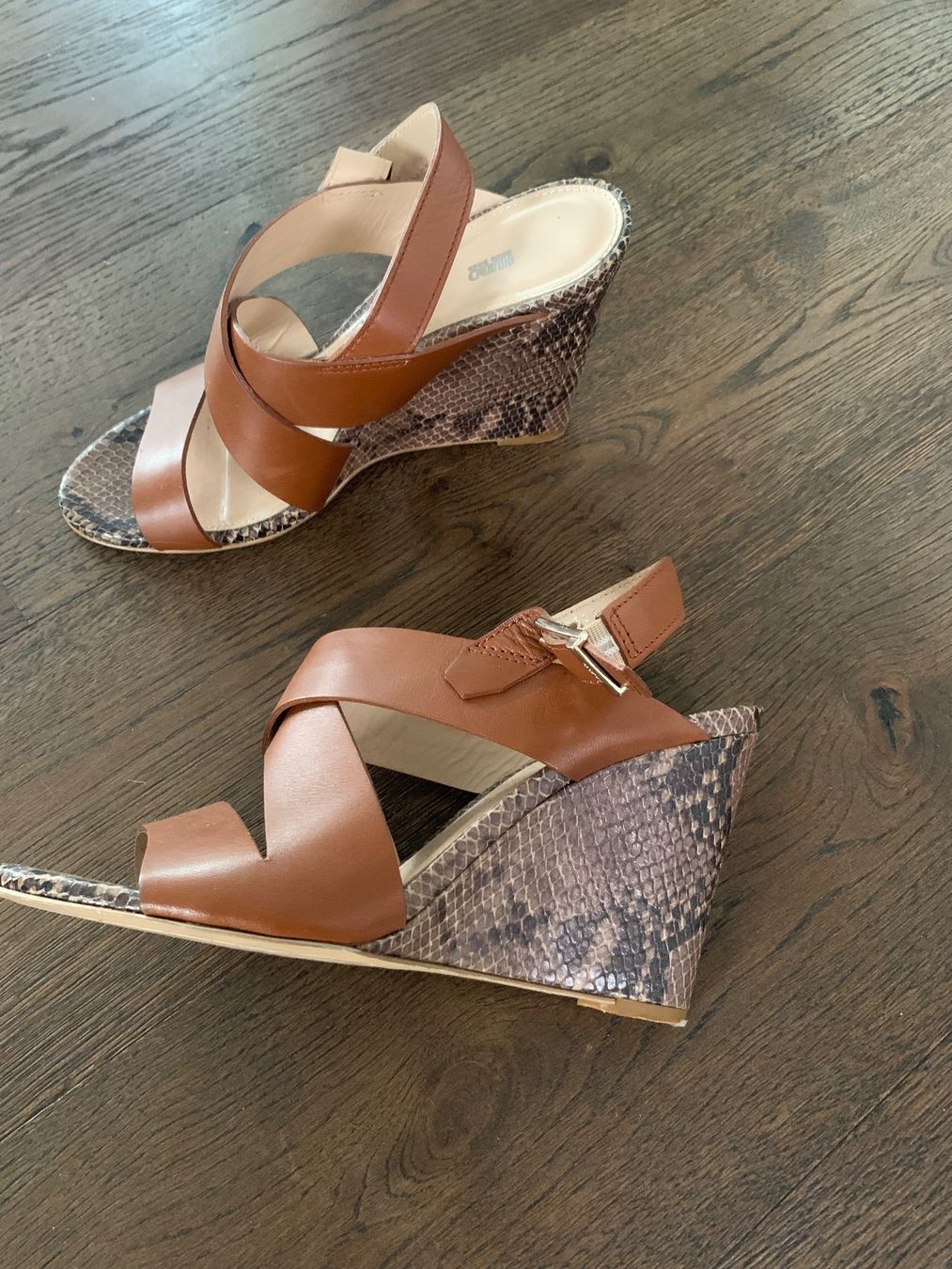 Hugo Boss Scarpe da donna: Brand New Hugo Boss Wedge Sandals – Nuovo (secondo la descrizione) da Uitikon Waldegg venduto da gha_v6gz 2