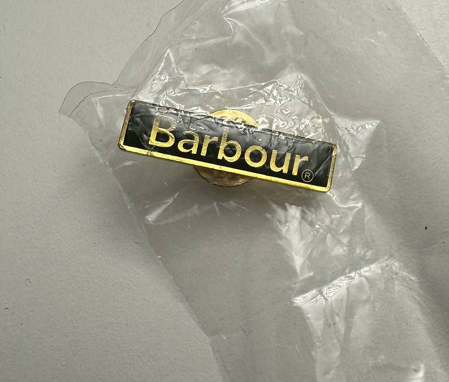Plaketten & Abzeichen: Barbour Pin – Neu und originalverpackt aus Brüttisellen von swagger