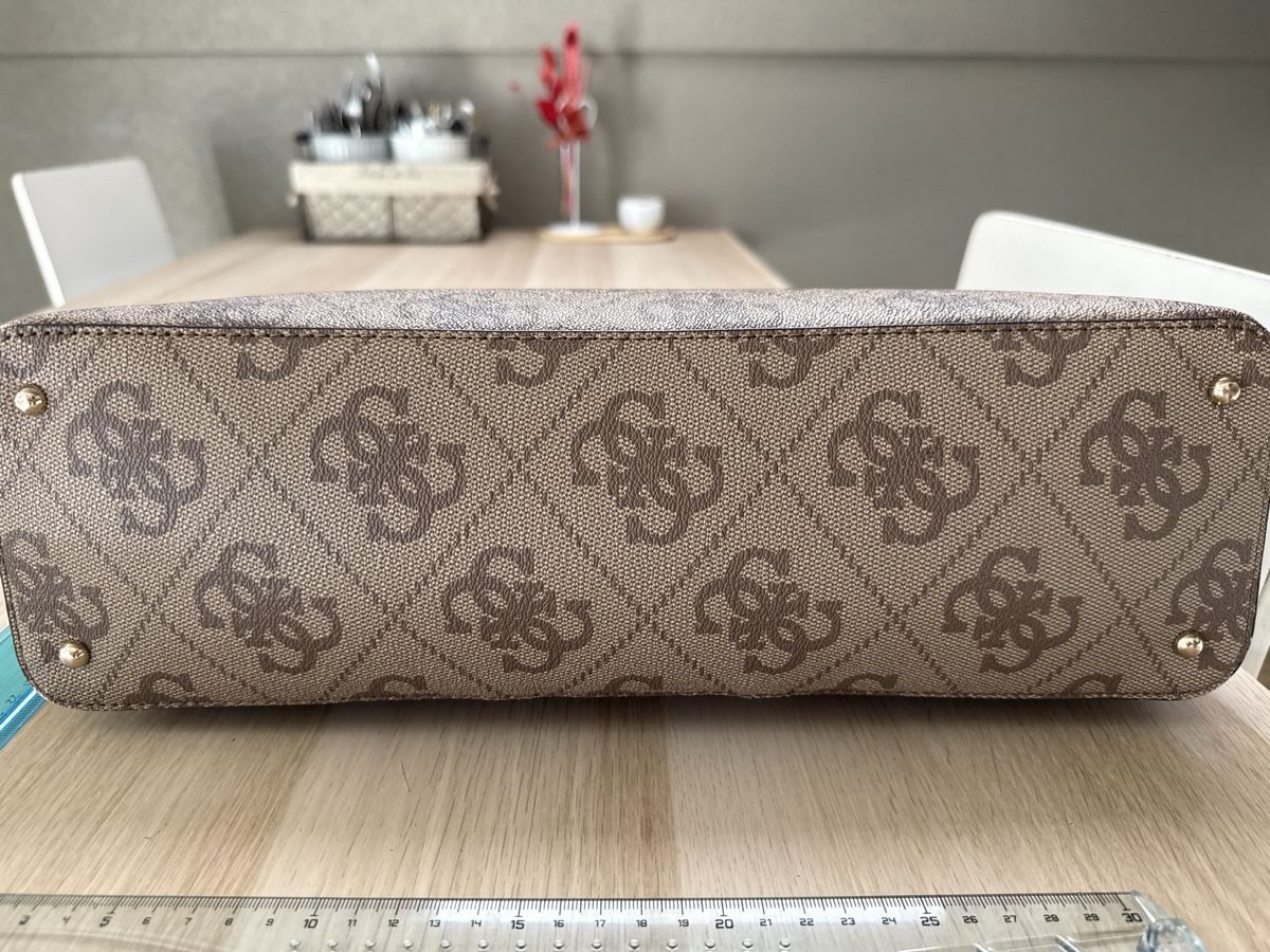 Guess Sacs femmes: Guess Sac épaule – Neuf (Voir description) à Tavannes par flo_h2m6 4