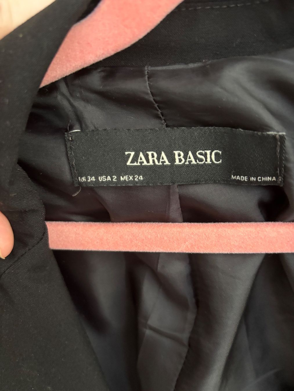 Zara Vestes: Veste blazer Zara Basic noire T. 34 bon état – D'occasion à Sion par pur_m89d 1
