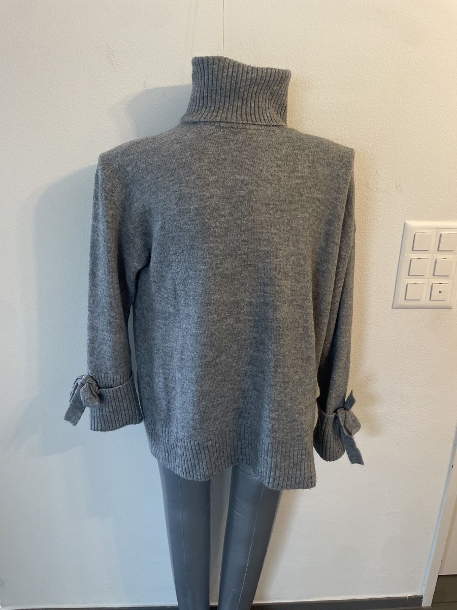 Zara Pullover & Sweatshirts: Kuscheliger ZARA Rollkragenpullover Gr. S, Winter-Style – Gebraucht aus Winterthur von Lili3435