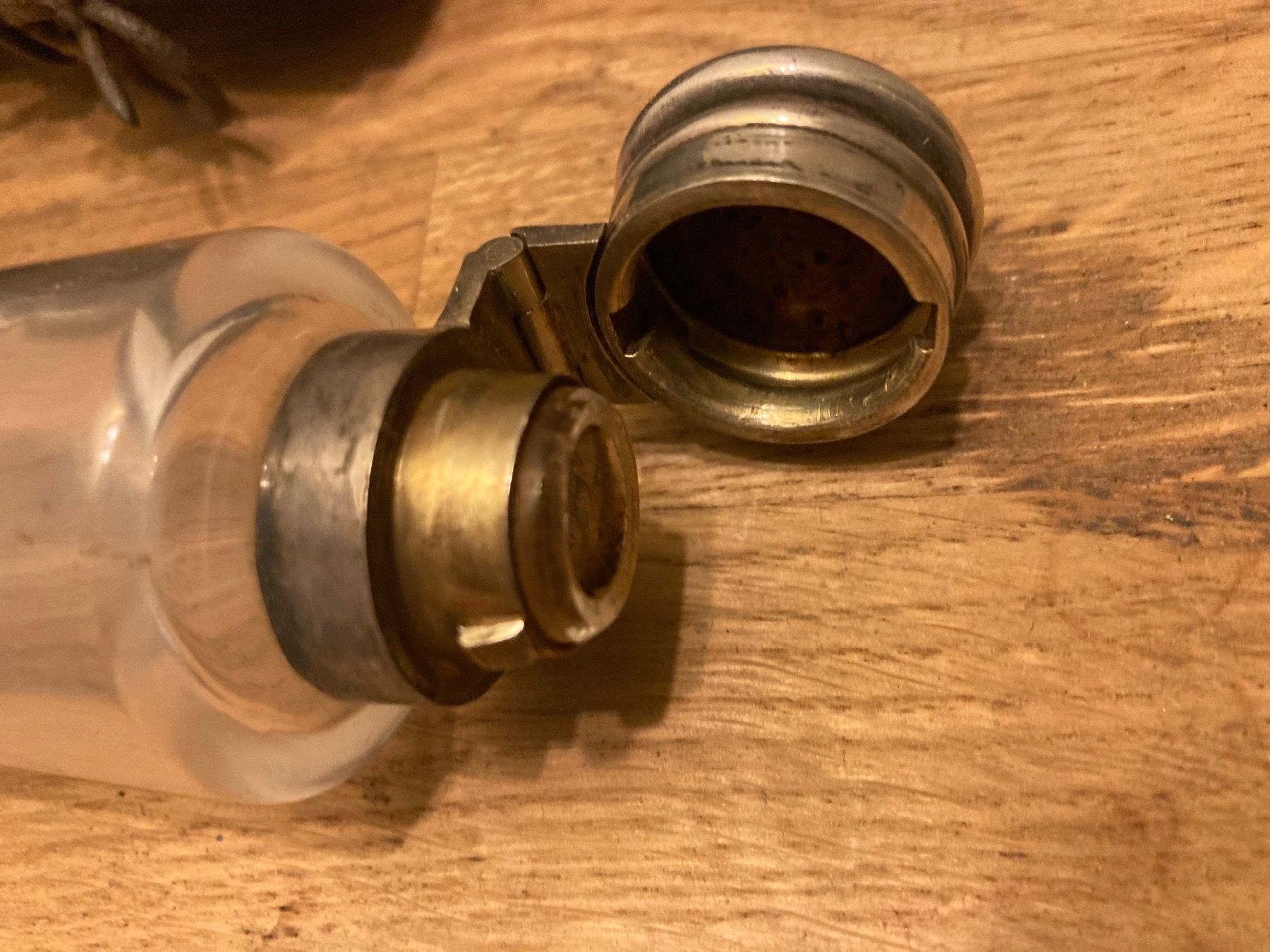 Bottiglie: ANTIKE ENGLISCHE WHISKY TRAGFLASCHE – Usato da Bottmingen venduto da Surubi 2