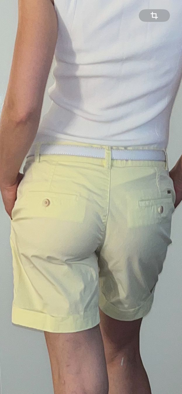 Massimo Dutti Pantaloni: Shorts Massimo Dutti Gr.34 – Usato da Stäfa venduto da Exclusive0 9