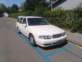 Volvo V70 Kombi weiss Automat