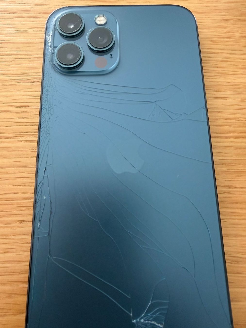 Apple Telefoni cellulari / Smartphones: iPhone 12 Pro Max 128 GB Backcover Glas zersplittert – Usato da Rapperswil BE venduto da Rappsiger 3