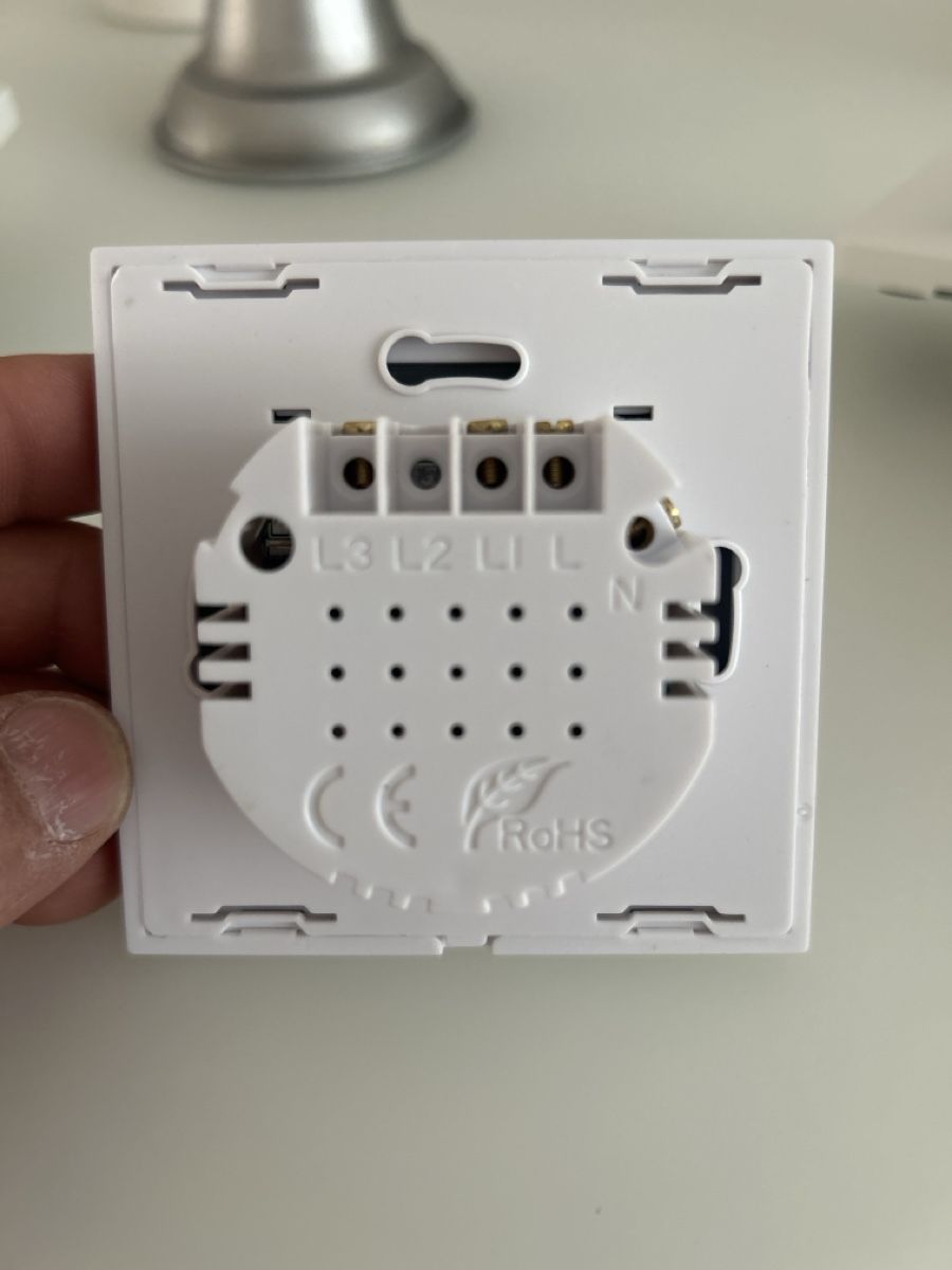 Interrupteurs: Smart Touch Switch 86-WIFI-2W weiss neu – D'occasion à Opfikon par osm_bns2 2