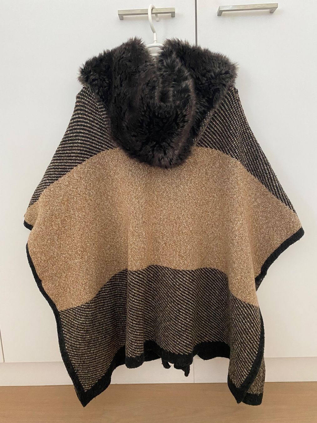 Zara Cappotti: 3/4 Arm Poncho (Gr. M) – Usato da Schlieren venduto da vivid_wrld 1