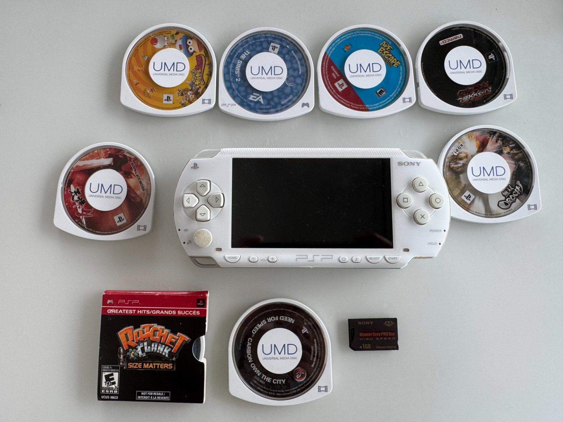 Sony Console: PSP blanche 1000 + jeux + memory stick 1go – Usato da Nyon venduto da staitroo 2