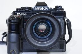Minolta X-700 mit Winder und Objektiv  3,5 x 35-70 mm