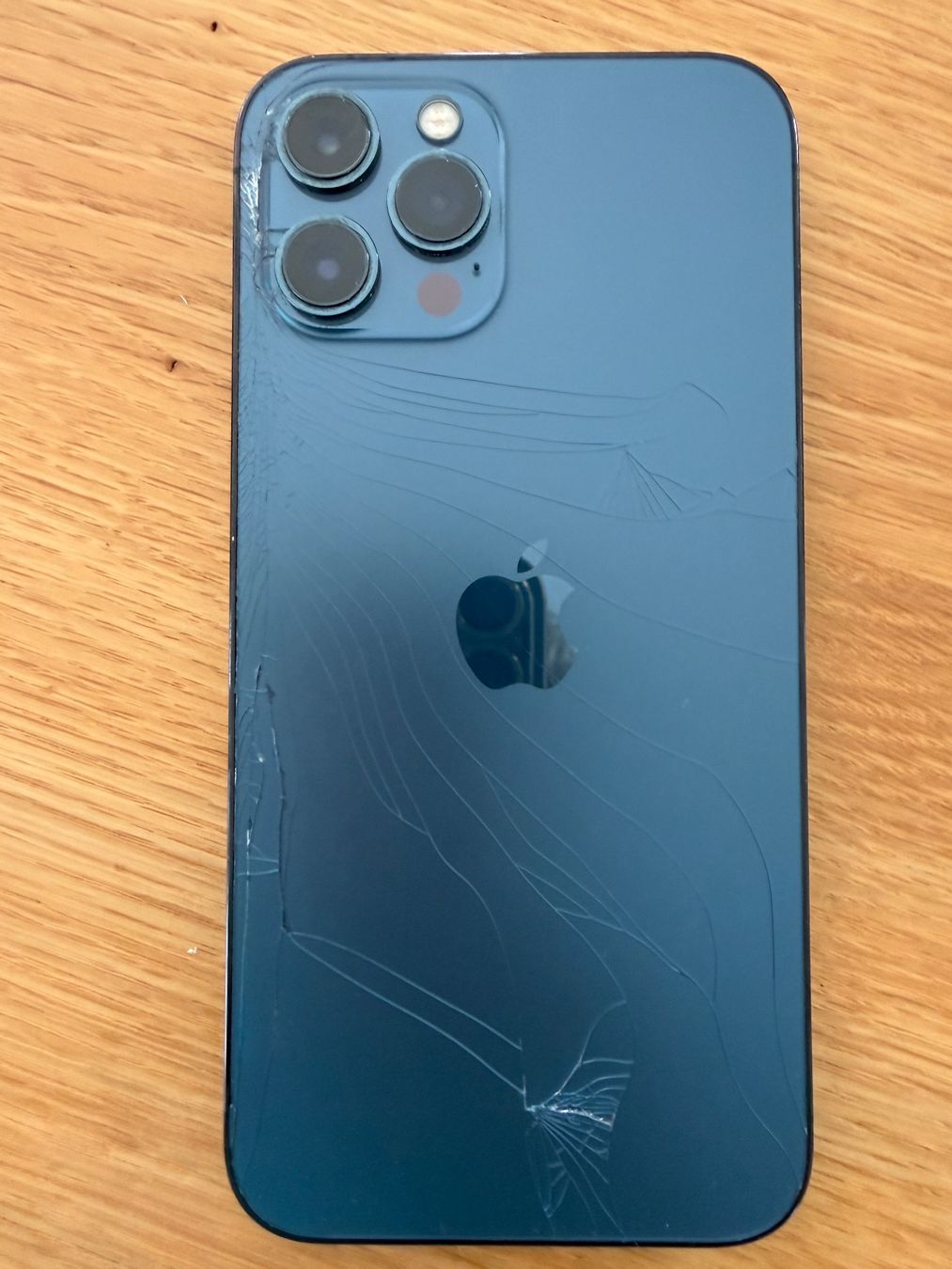 Apple Telefoni cellulari / Smartphones: iPhone 12 Pro Max 128 GB Backcover Glas zersplittert – Usato da Rapperswil BE venduto da Rappsiger 1