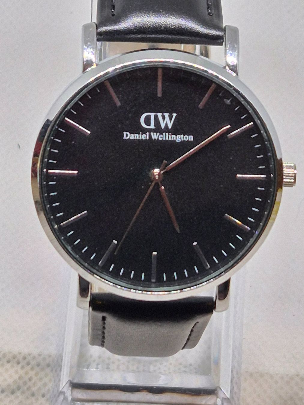 Daniel Wellington Orologi: Daniel Wellington schwarze Uhr, elegant und modern – Usato da Losone venduto da bal_gfp6