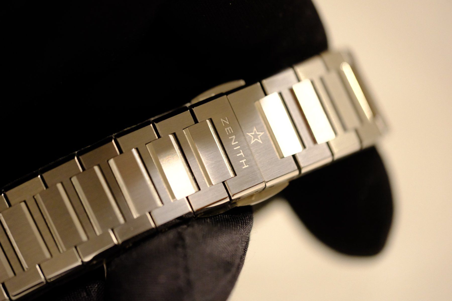 Zenith Uhren: Zenith Defy – Neu und originalverpackt aus Zermatt von Schindler_Zermatt 4