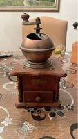 Vintage Kaffeemühle aus Holz - Ein Schmuckstück!