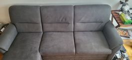 Sofa mit ausfahrbarer Couch grau Stoff guter Zustand