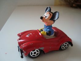 Figurine collector de Mickey en voiture