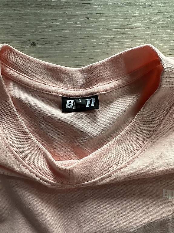 T-shirt: 6pm Tshirt – Usato da Basel venduto da pau_s6pv 1