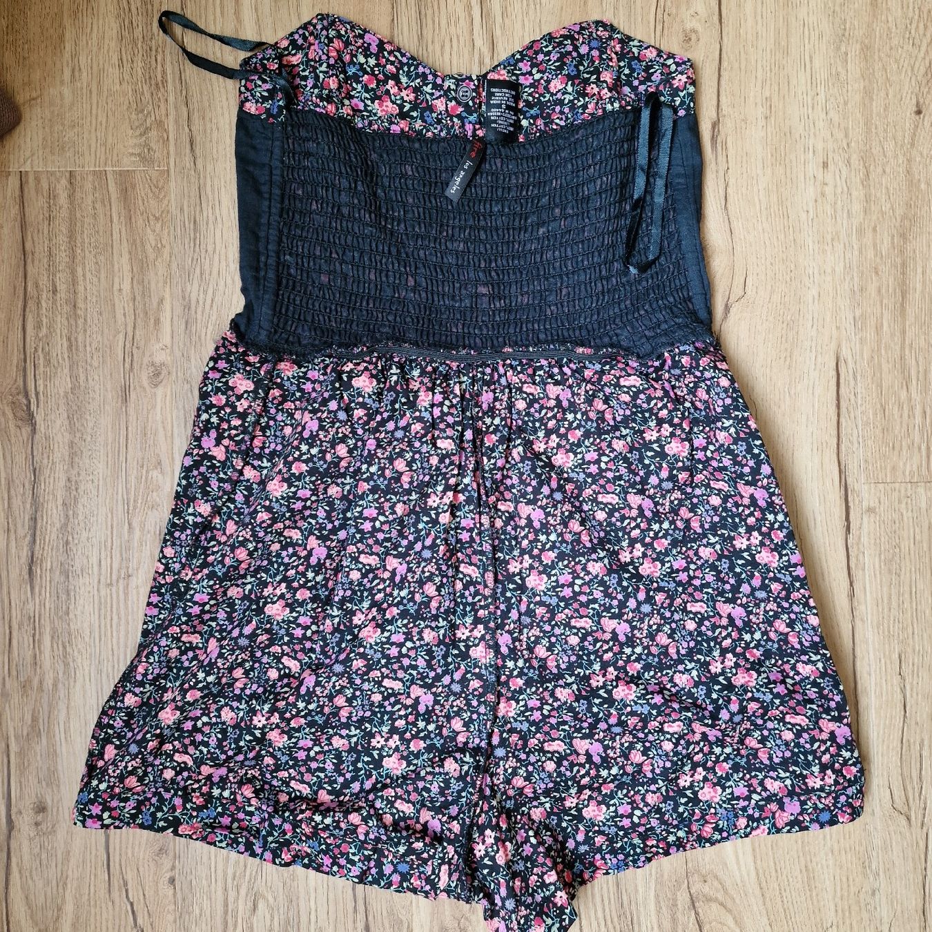Tute: Sommerlicher Playsuit/Romper mit Blumenmuster, Grösse S! – Usato da Mönchaltorf venduto da nzhuravel 5