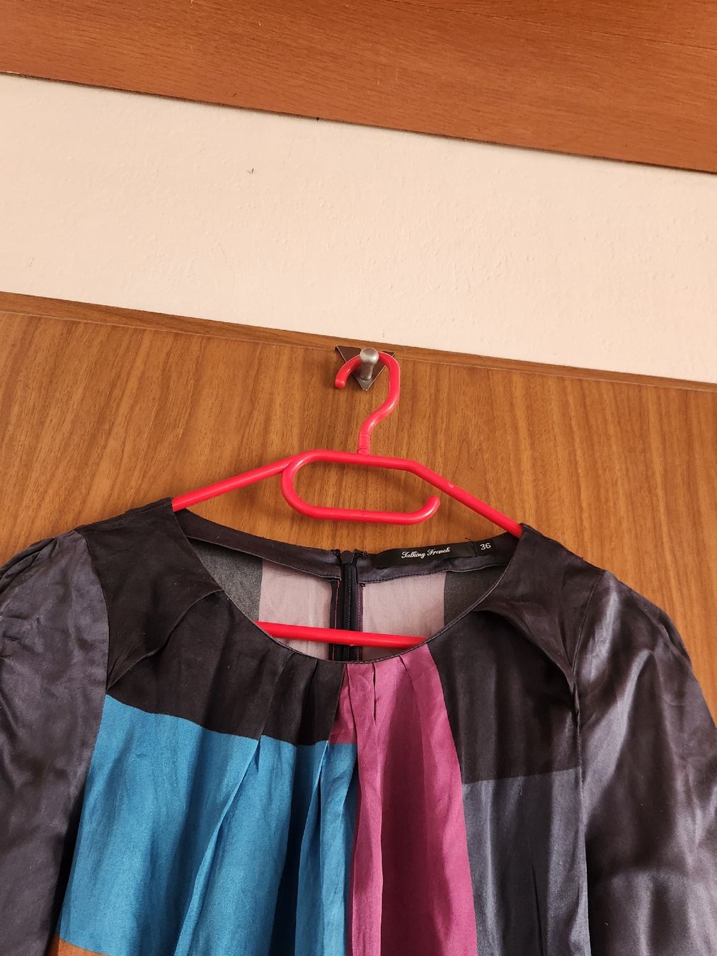 Kleider: Robe multicolore Talking French taille 36 soie/spandex – Gebraucht aus Niedergösgen von Eva2410 2