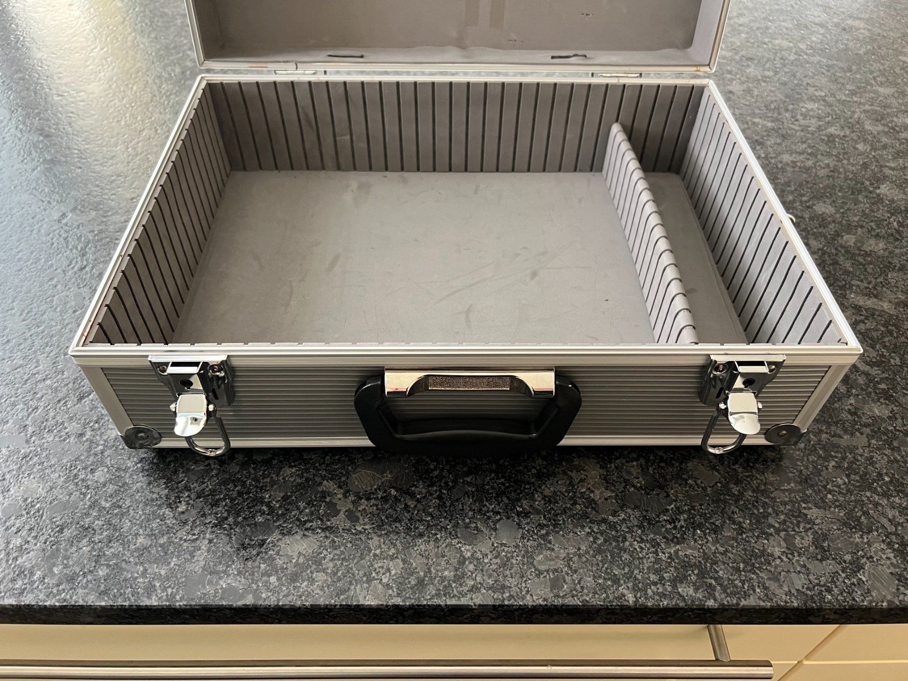 Valises de voyage: Alu-Tragkoffer – D'occasion à Thayngen par lumpielefant 1