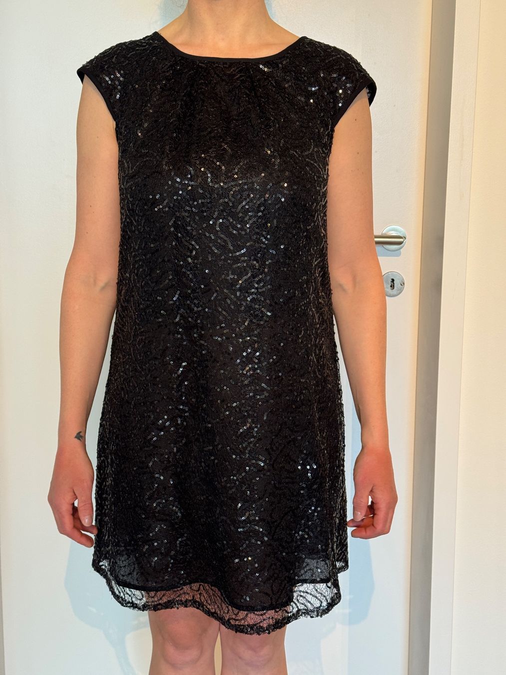 Mango Kleider: Kleid, Paillettenkleid – Gebraucht aus Bassersdorf von Martinaabegg