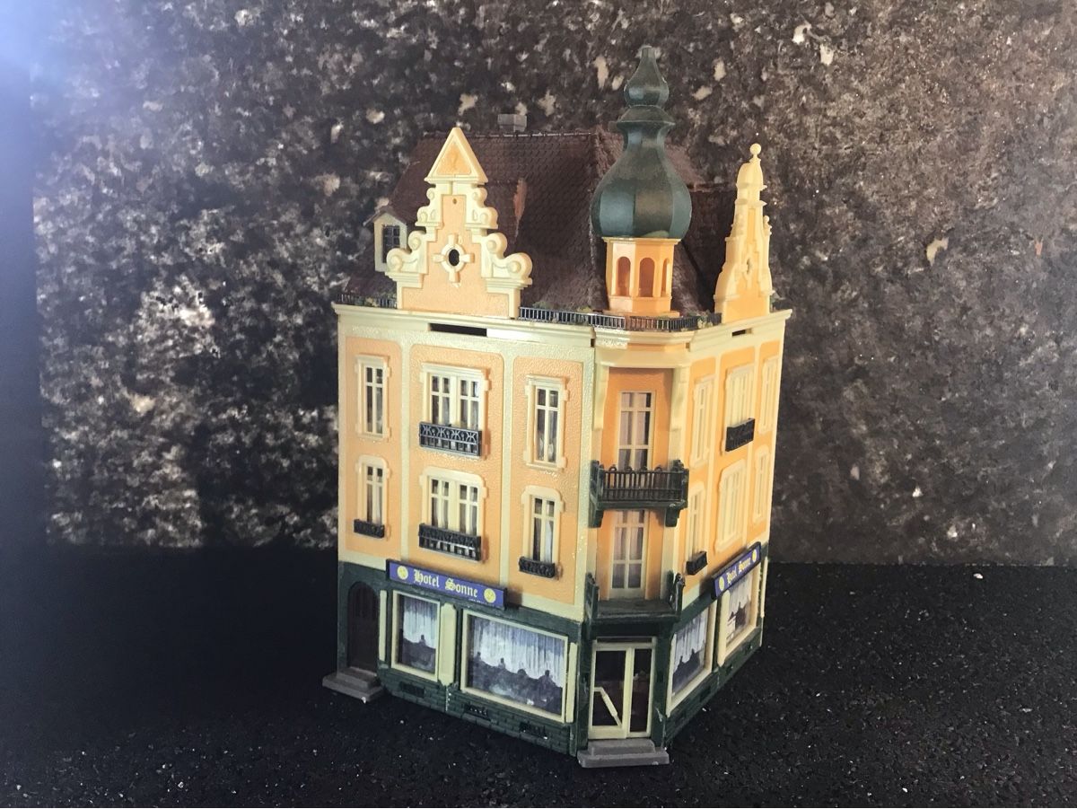 Kit di modellismo & Modellini statici: MODELL GEBÄUDEHAUS HOTEL SONNE – Usato da Männedorf venduto da Spezial-Modelle 1