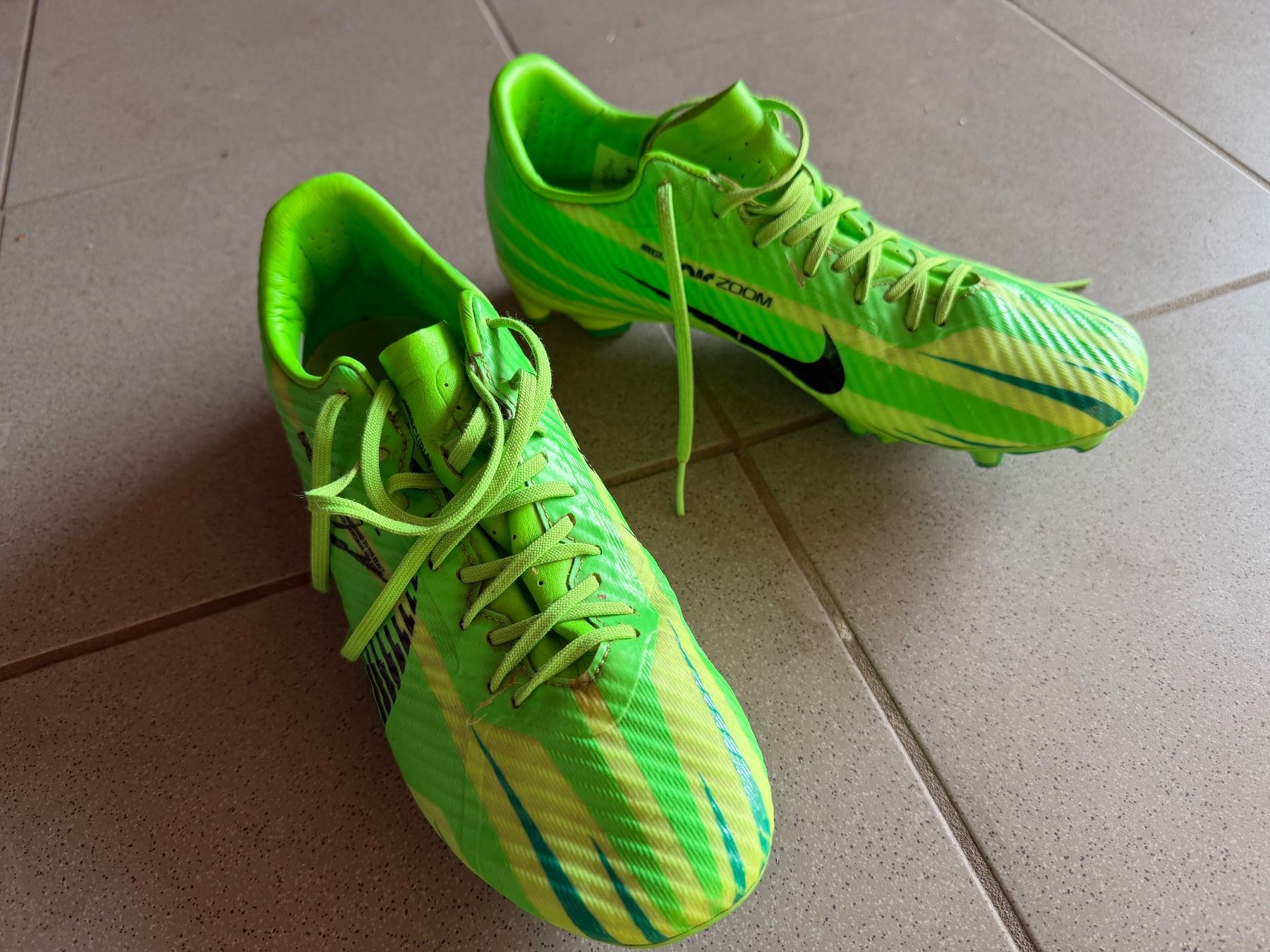Nike Scarpe da uomo: Fussball schuhe, nockenschuhe – Usato da Riniken venduto da Bikergirl