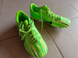 Fussball schuhe, nockenschuhe
