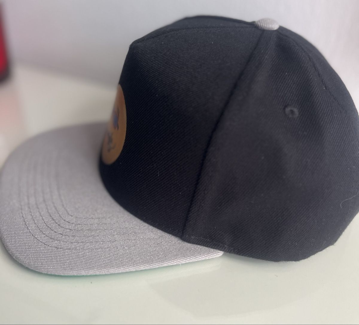Autres vêtements & accessoires: Kappe im Snapback-Stil (schwarz/grau) von Beechfield.Neu – Neuf (Voir description) à Möhlin par mil_h55x 2